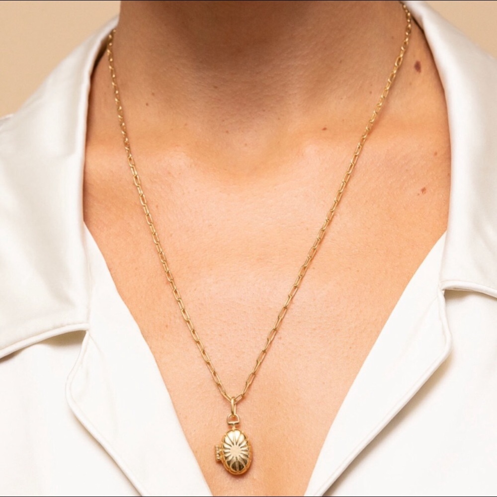 Mejuri Locket pendant